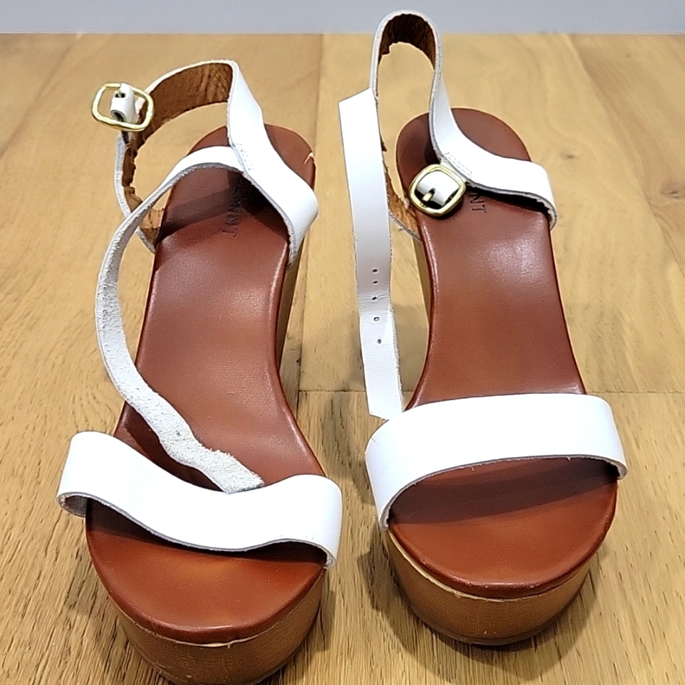 Platformal white sandals